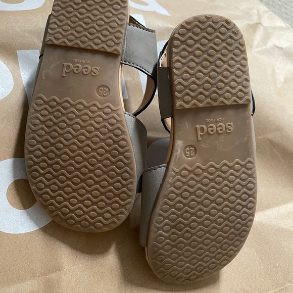 SEEDS new unisex sandals - Picture 2 of 3